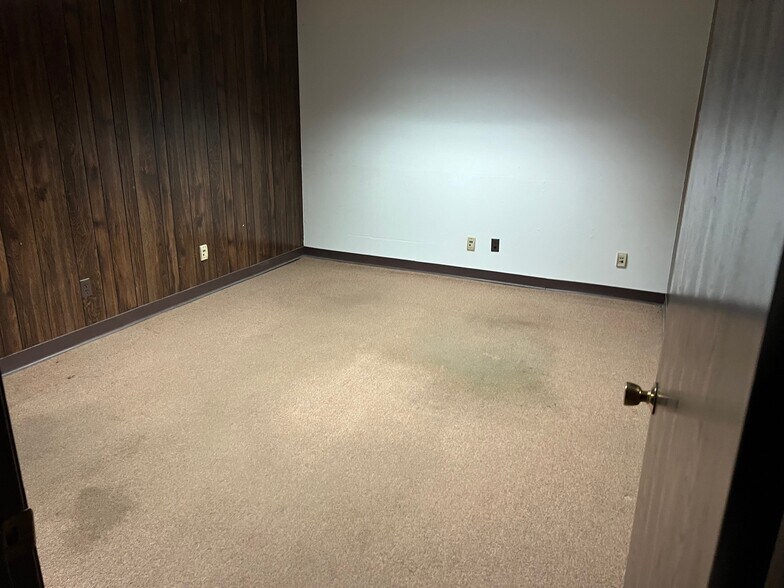 More Photos Of 1240 Stanford Dr, Kankakee Industrial For Sale