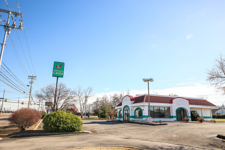 More Photos Of 612-634 Madison St, Shelbyville General Retail For Lease