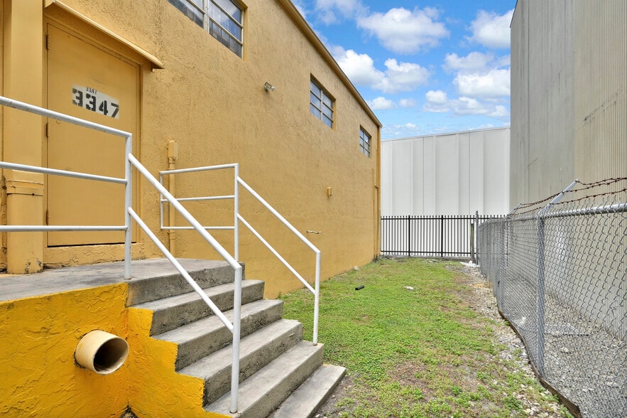 More Photos Of 3317-3347 NW 74th St, Miami Warehouse For Sale