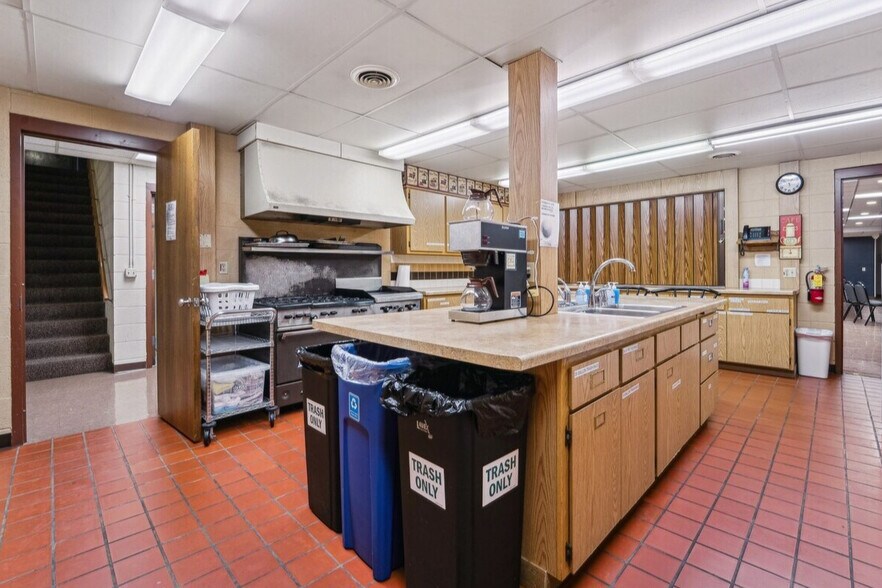 More Photos Of 2720 Kesting Ct, Appleton Religious Facility For Sale