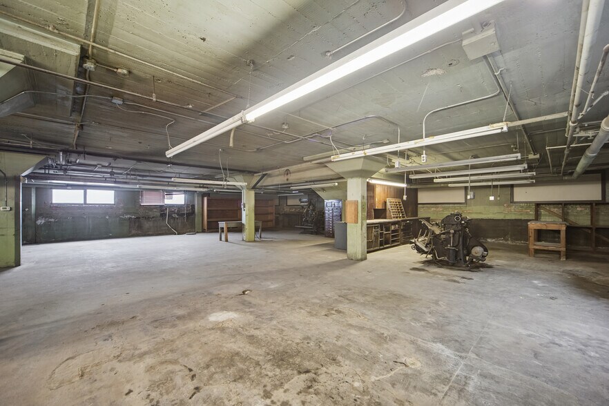 More Photos Of 200 1st Ave E, Newton Office For Sale