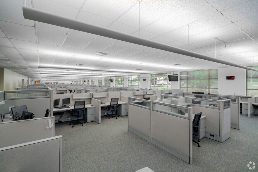 More Photos Of 10000 Rogers Run, San Antonio Office For Sale