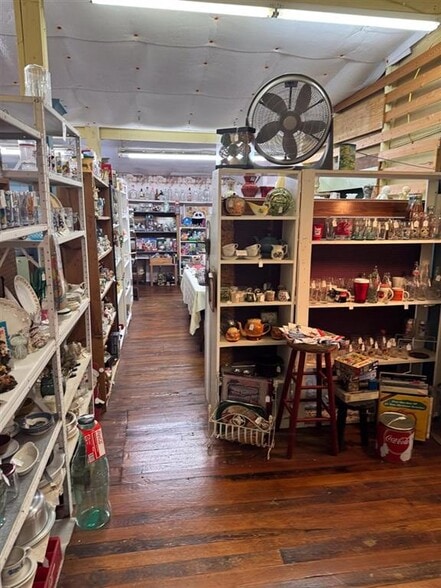 More Photos Of 104 E Railroad Ave, Glendale Freestanding For Sale