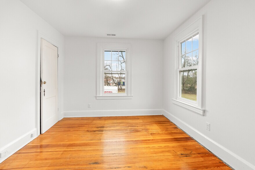 More Photos Of 15115 Forest Road, Forest Office For Lease