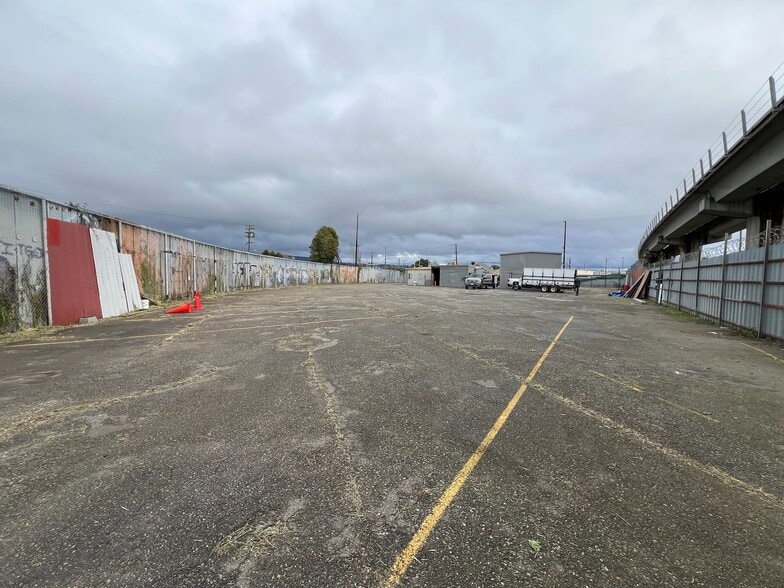 More Photos Of 1019 High St, Oakland Manufacturing For Lease