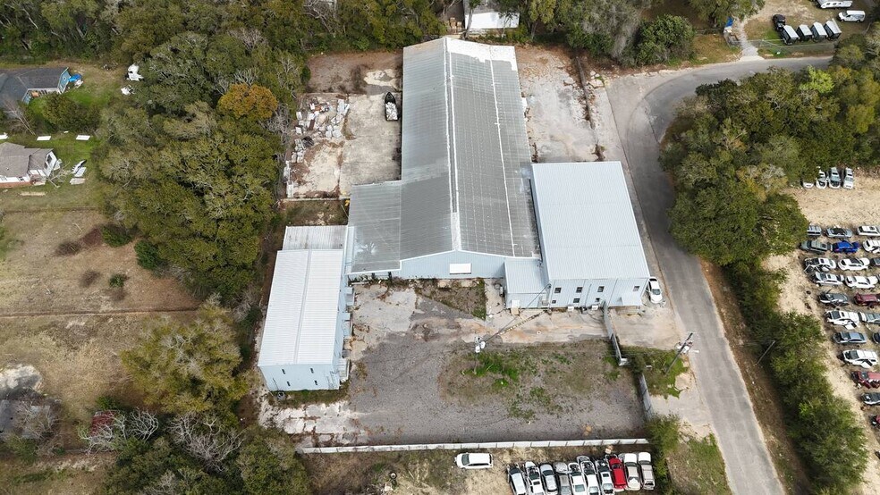 More Photos Of 2800 Delano St, Pensacola Warehouse For Lease