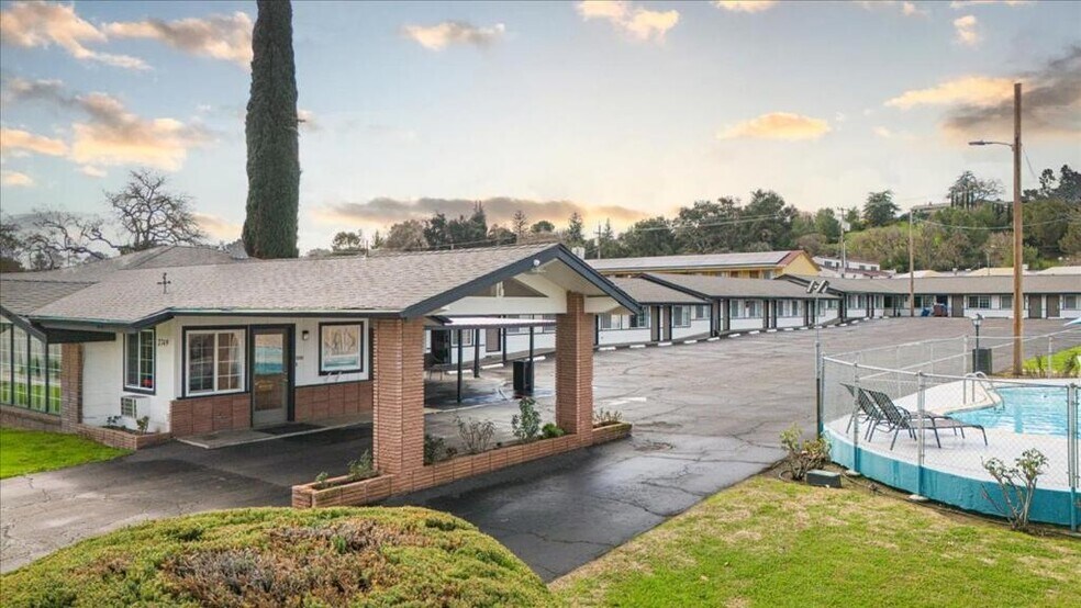 More Photos Of 2749 Spring St, Paso Robles Hotel For Sale