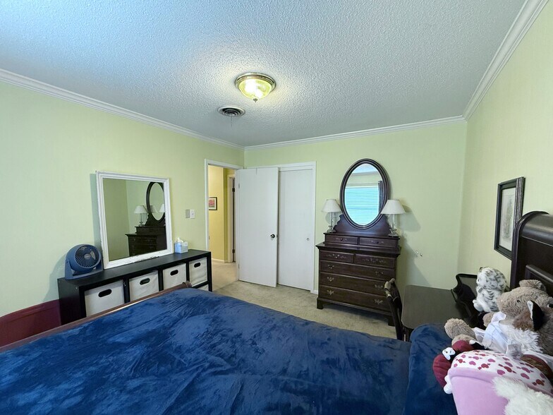 More Photos Of 608 S Pine St, Cabot Flex For Sale