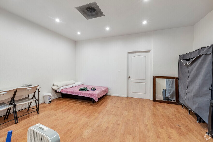 More Photos Of 4933 San Leandro St, Oakland Warehouse For Lease