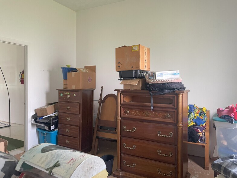 More Photos Of 203 Henderson St, Richlands Flex For Sale