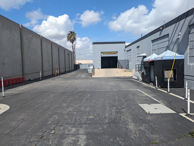 More Photos Of 3019 Vail Ave, Commerce Manufacturing For Sale