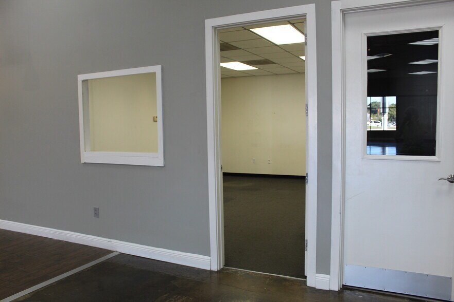 More Photos Of 855 N Highway 17-92, Longwood Storefront For Sale