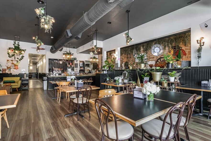 More Photos Of 5481 N Northwest Hwy, Chicago Storefront Retail Residential For Sale