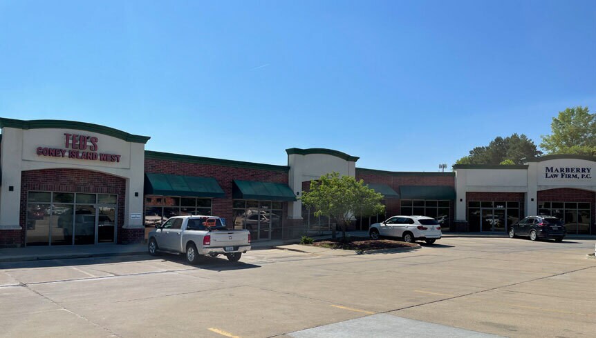 Primary Photo Of 2839 86th St, Urbandale Unknown For Lease