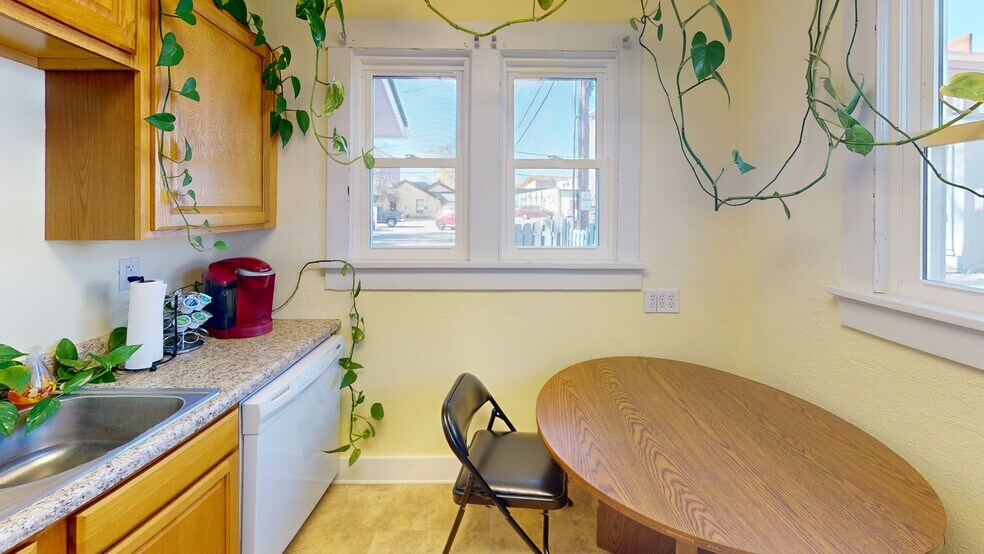 More Photos Of 60 S Elm St, Zionsville Office For Sale