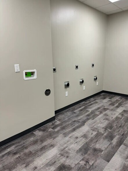 More Photos Of 4627 Dixie Hwy, Louisville Office For Sale