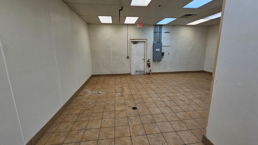 More Photos Of 5860-5990 Sashabaw Rd, Independence Township Unknown For Lease