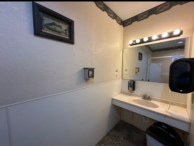 More Photos Of 524 S Dawson St, Meeker General Retail For Sale