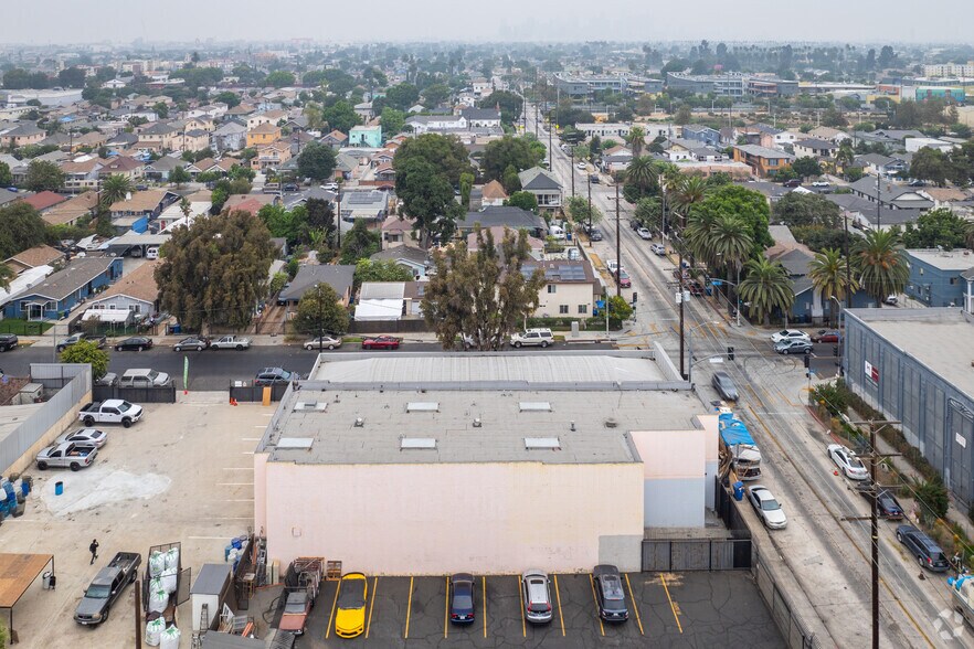 More Photos Of 5701-5709 S San Pedro St, Los Angeles Manufacturing For Lease