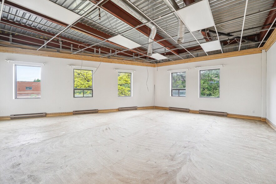 More Photos Of 6950 Boul Couture, Montréal Warehouse For Lease