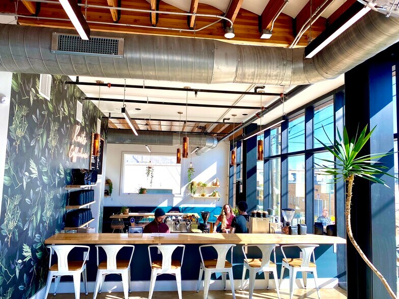 More Photos Of 400 Bryan Ave, Fort Worth Storefront Retail Office For Lease