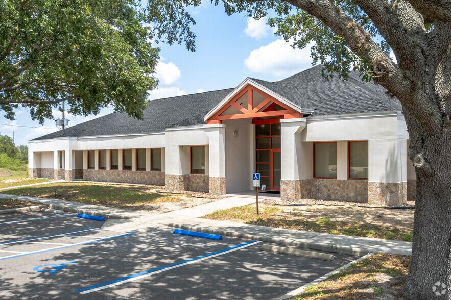 Primary Photo Of 1600 Sun Pure Rd, Avon Park Medical For Lease