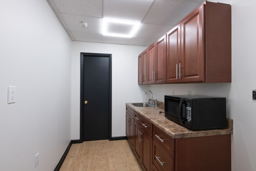 More Photos Of 501 Chestnut Ridge Rd, Spring Valley Office For Lease