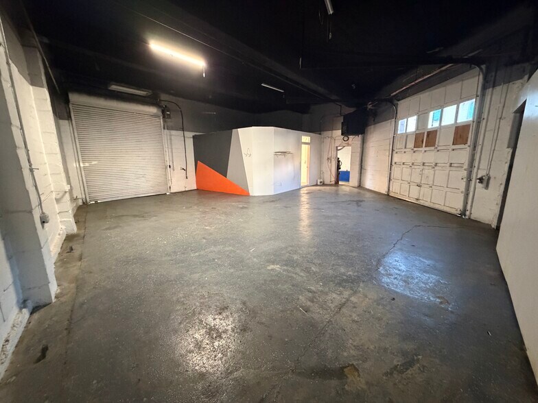 More Photos Of 1160 Homestead St, Baltimore Auto Repair For Lease