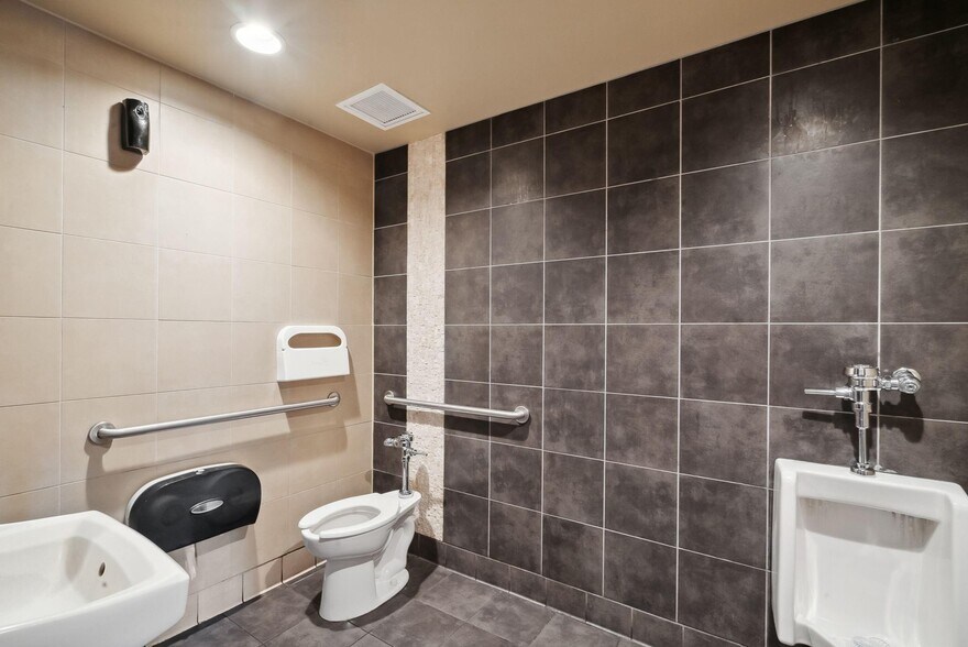 More Photos Of 3011 W Washington St, Stephenville Fast Food For Lease