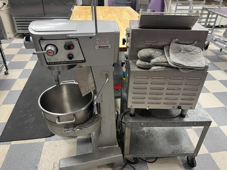 More Photos Of 704 E C St, Valentine Restaurant For Sale