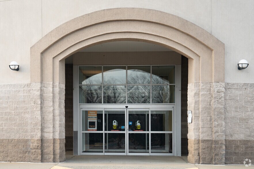 More Photos Of 5201 Chippenham Crossing Ctr, Richmond Storefront For Lease