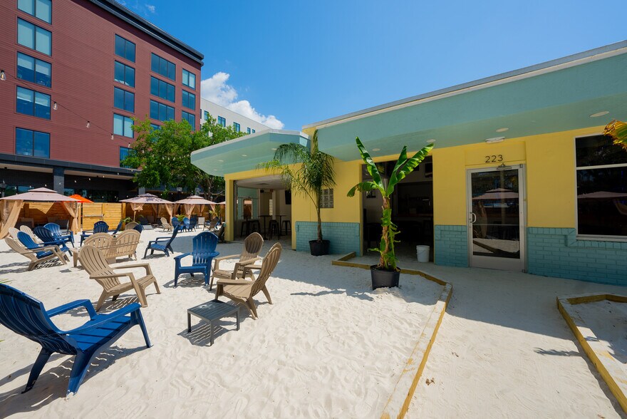 More Photos Of 223 S Main St, Gainesville Freestanding For Lease