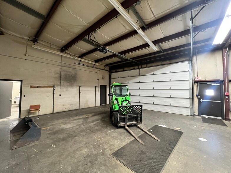 More Photos Of 160 Unionville Rd, Butler Light Distribution For Sale