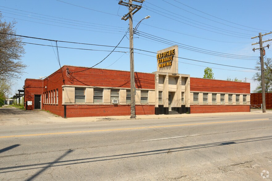 More Photos Of 14225 Schaefer Hwy, Detroit Self Storage For Lease