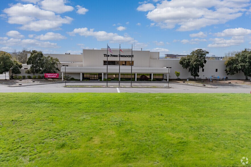 More Photos Of 5505 Redwood Dr, Rohnert Park Distribution For Lease
