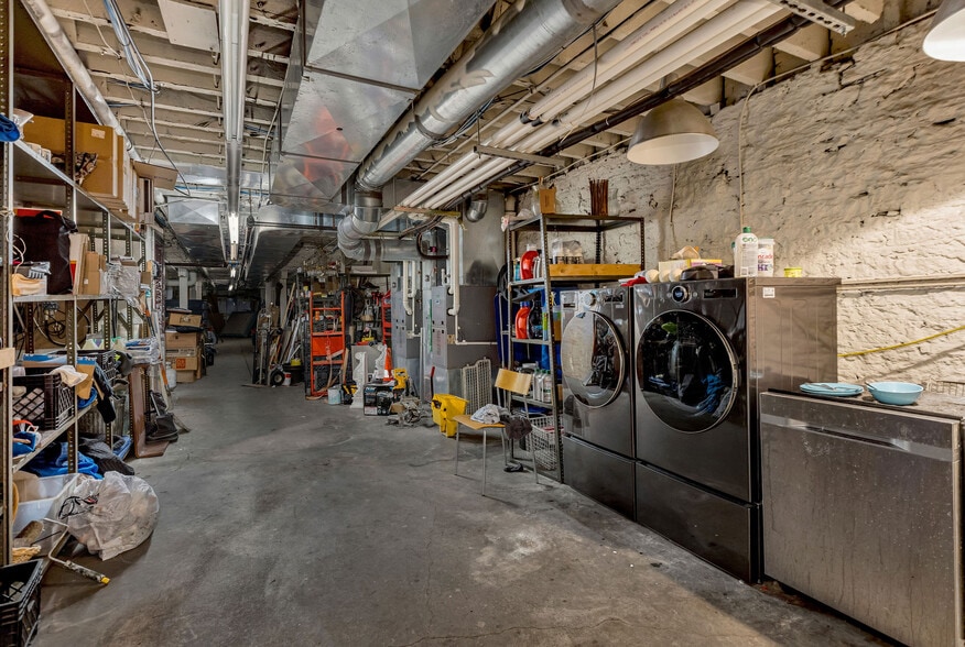 More Photos Of 6 W 4th St, Cincinnati Storefront Retail Office For Sale