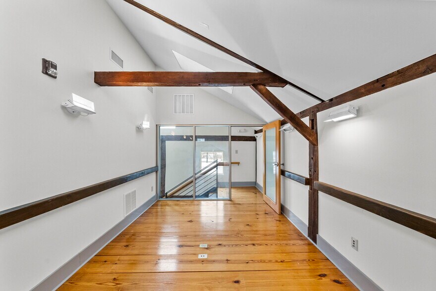 More Photos Of 3 Mapleton Rd, Princeton Office For Sale