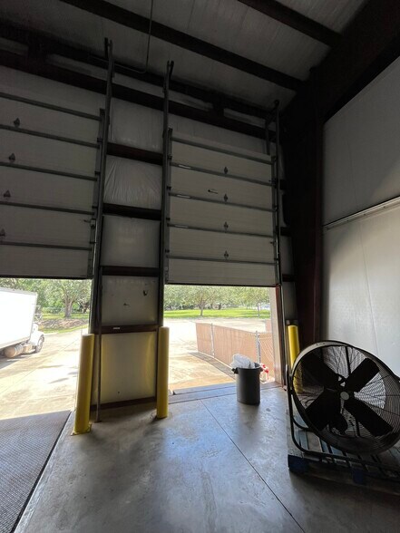 More Photos Of 2400 W Herman St, Pensacola Warehouse For Sale
