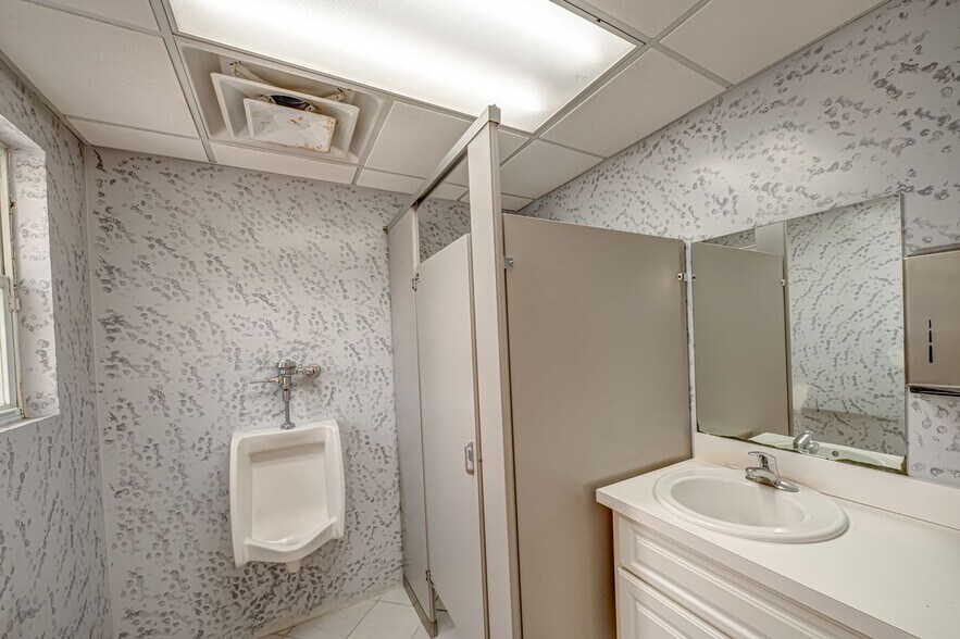 More Photos Of 837 Old Country Rd, Westbury Office For Sale