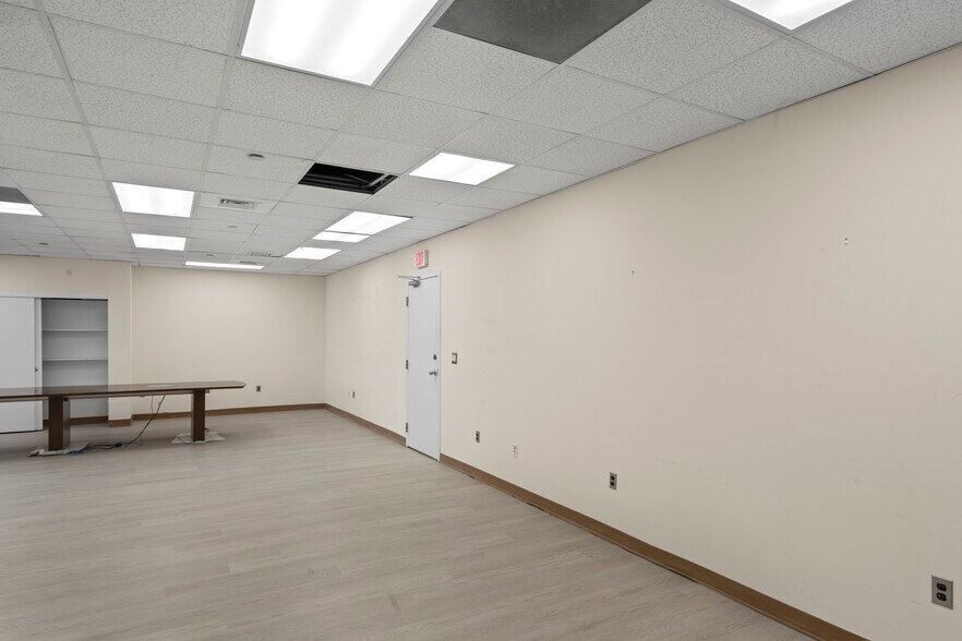 More Photos Of 14325 Willard Rd, Chantilly Office For Lease