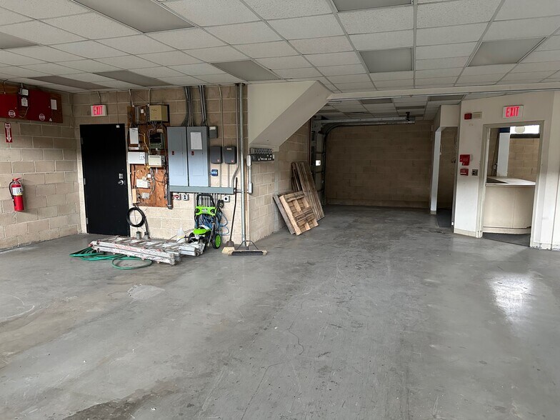 More Photos Of 17 Broad St, Norwalk Warehouse For Lease