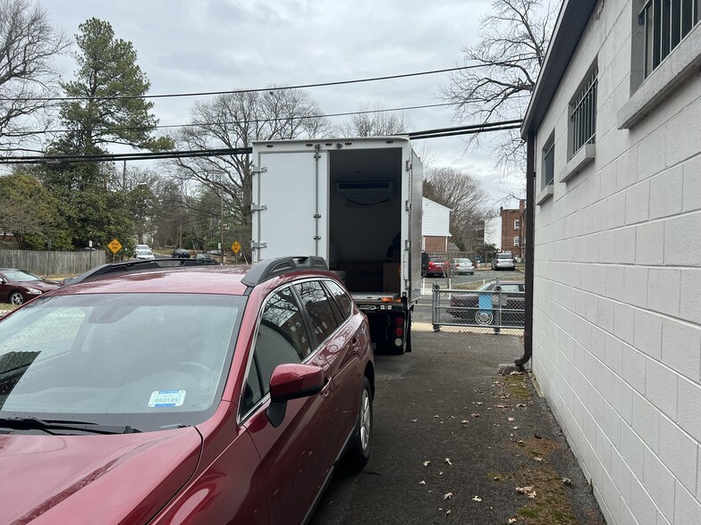 More Photos Of 4118 Queensbury Rd, Hyattsville Freestanding For Lease