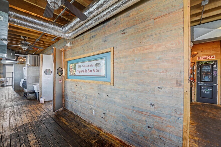 More Photos Of 113 S Beach Blvd, Bay Saint Louis Restaurant For Sale