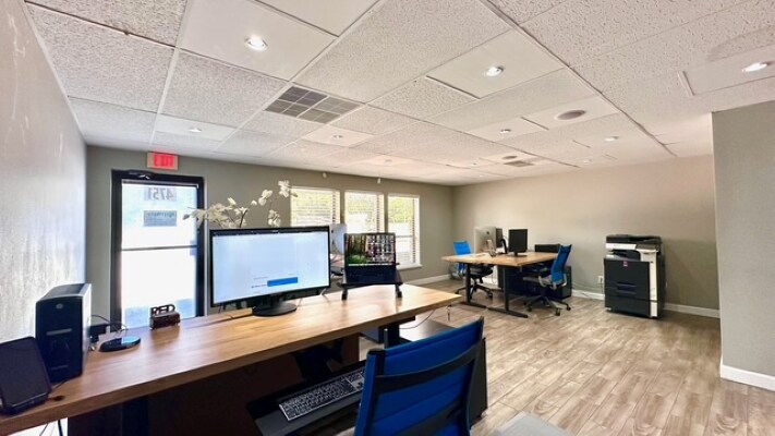 More Photos Of 4751 Conway Rd, Orlando Office For Lease