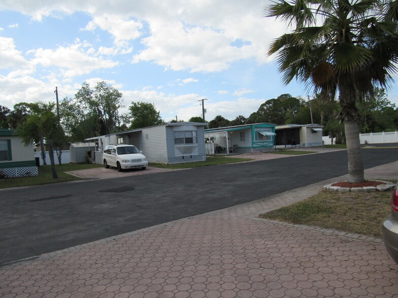 More Photos Of 12300 Phillips Ln, Gibsonton Manufactured Housing Mobile Home Park For Sale