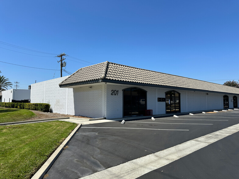 Primary Photo Of 201 W Dyer Rd, Santa Ana Warehouse For Lease