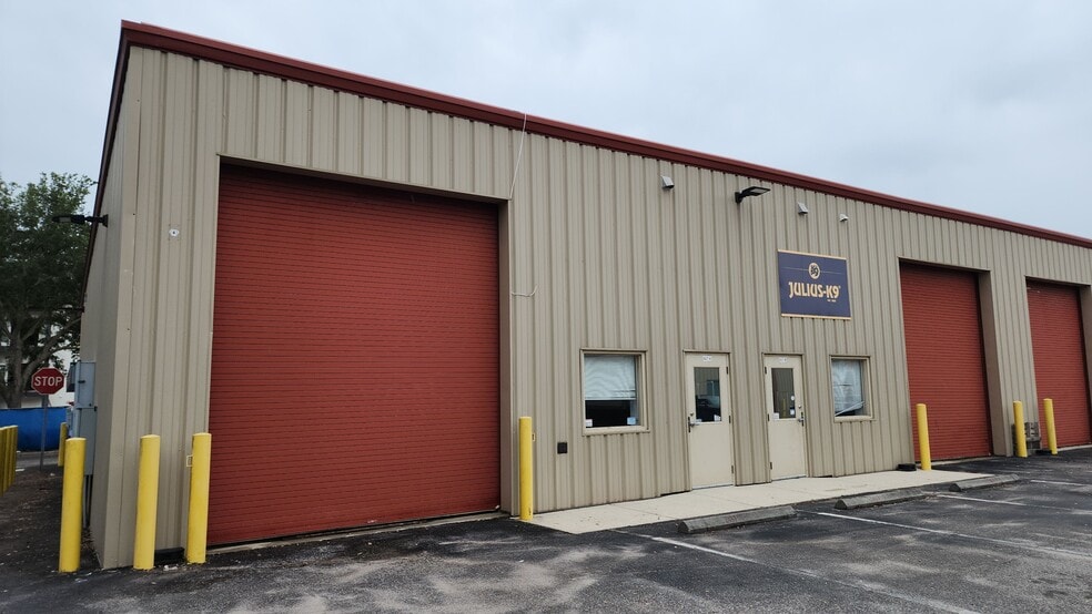 More Photos Of 2433 S 86th St, Tampa Warehouse For Lease