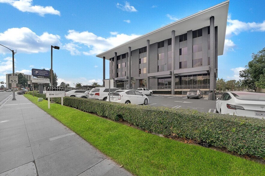 More Photos Of 4667 MacArthur Blvd, Newport Beach Office For Lease