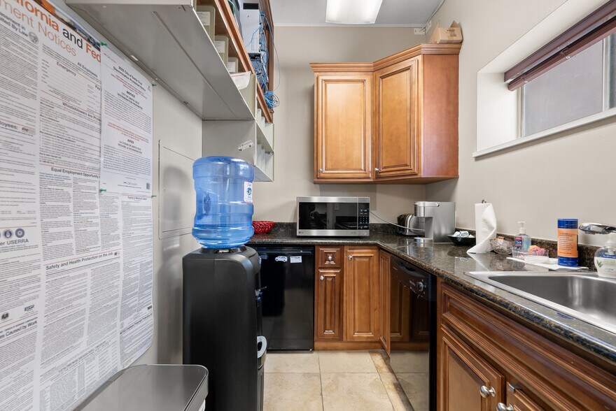 More Photos Of 129 Water St, Santa Cruz Office For Sale