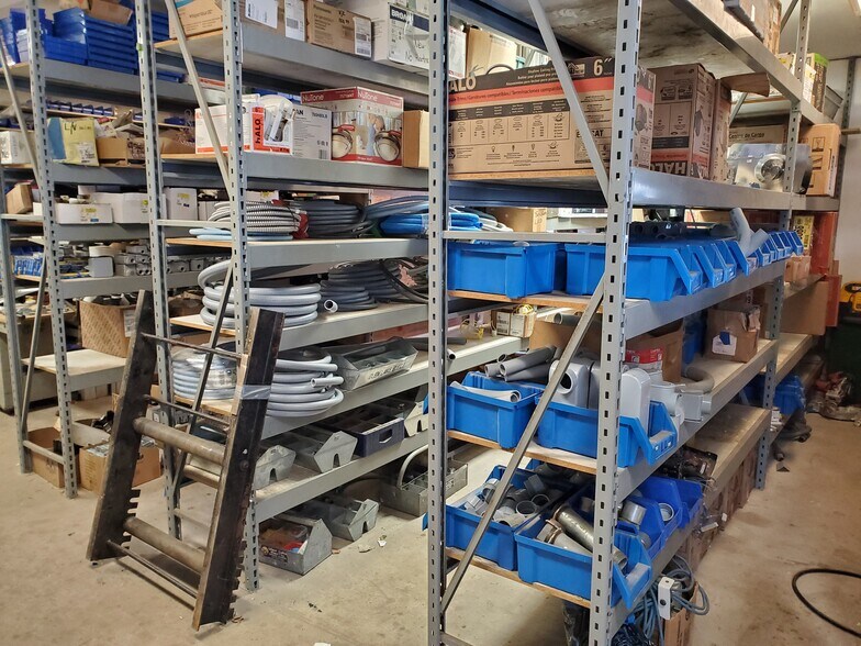 More Photos Of 2191 Valley Rd, Honor Service For Sale